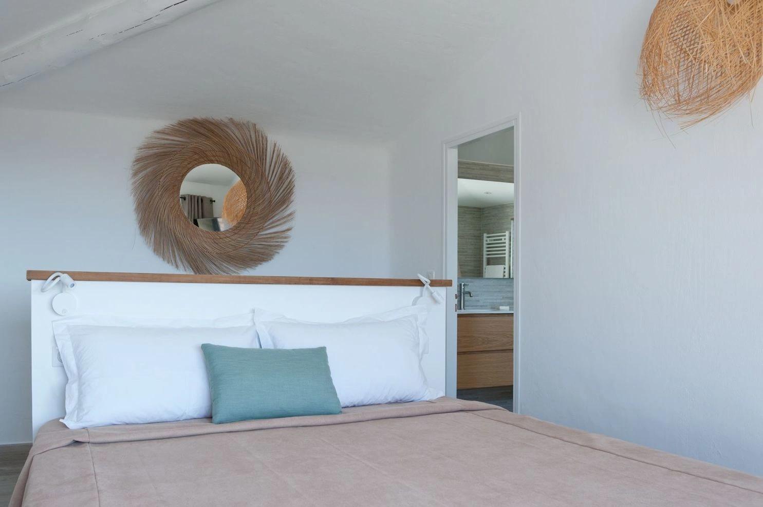 Lit confortable dans nos grandes maisons à louer à Porto-Vecchio