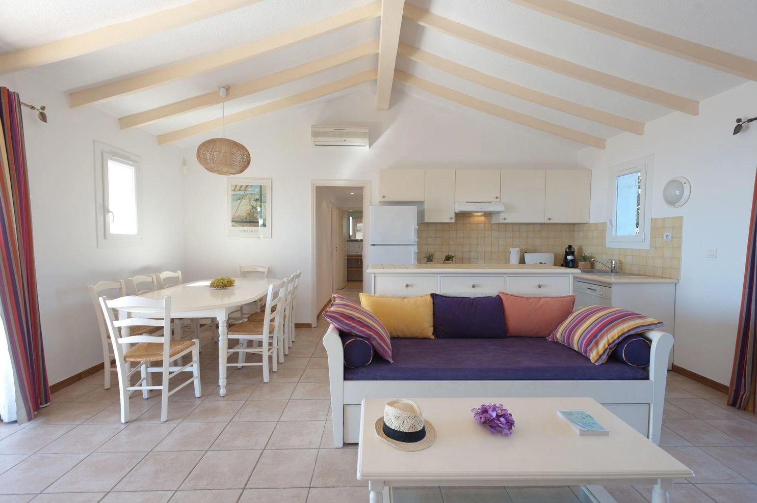 Le salon spacieux de nos appartements à Santa Giulia