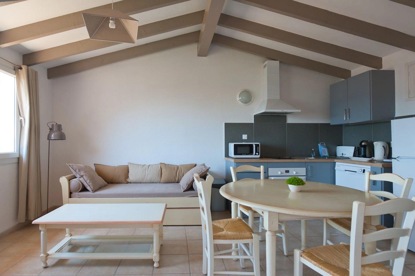 Le grand salon de nos appartements à louer à Santa Giulia