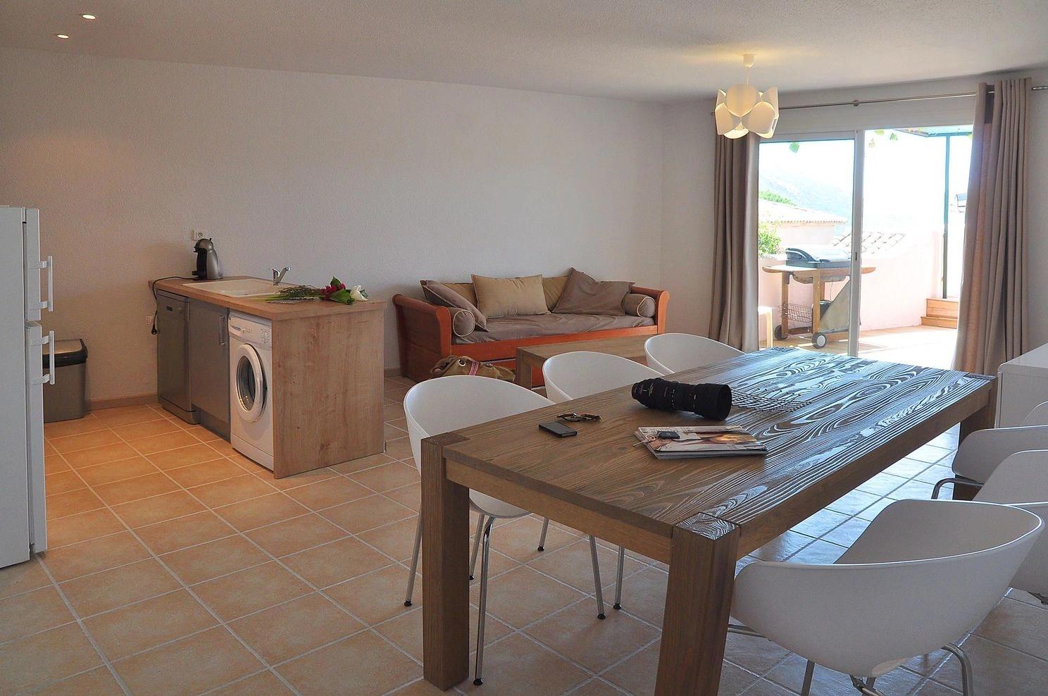 Le beau salon de nos appartements à louer à Santa Giulia