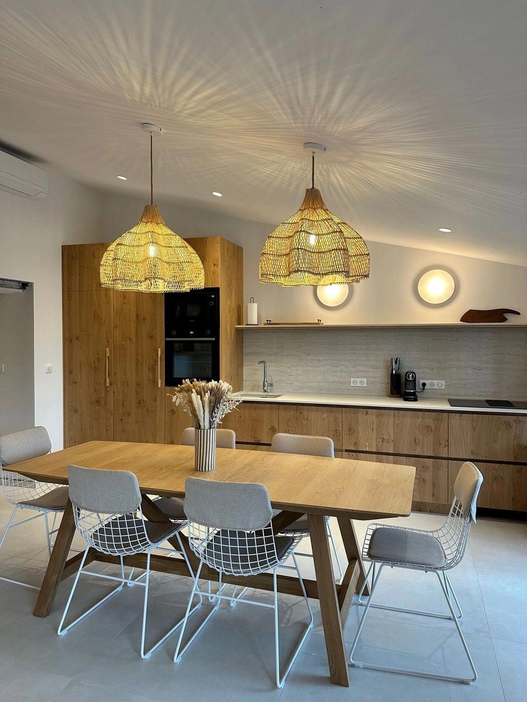 Salon spacieux dans nos grandes maisons de vacances à Santa Giulia