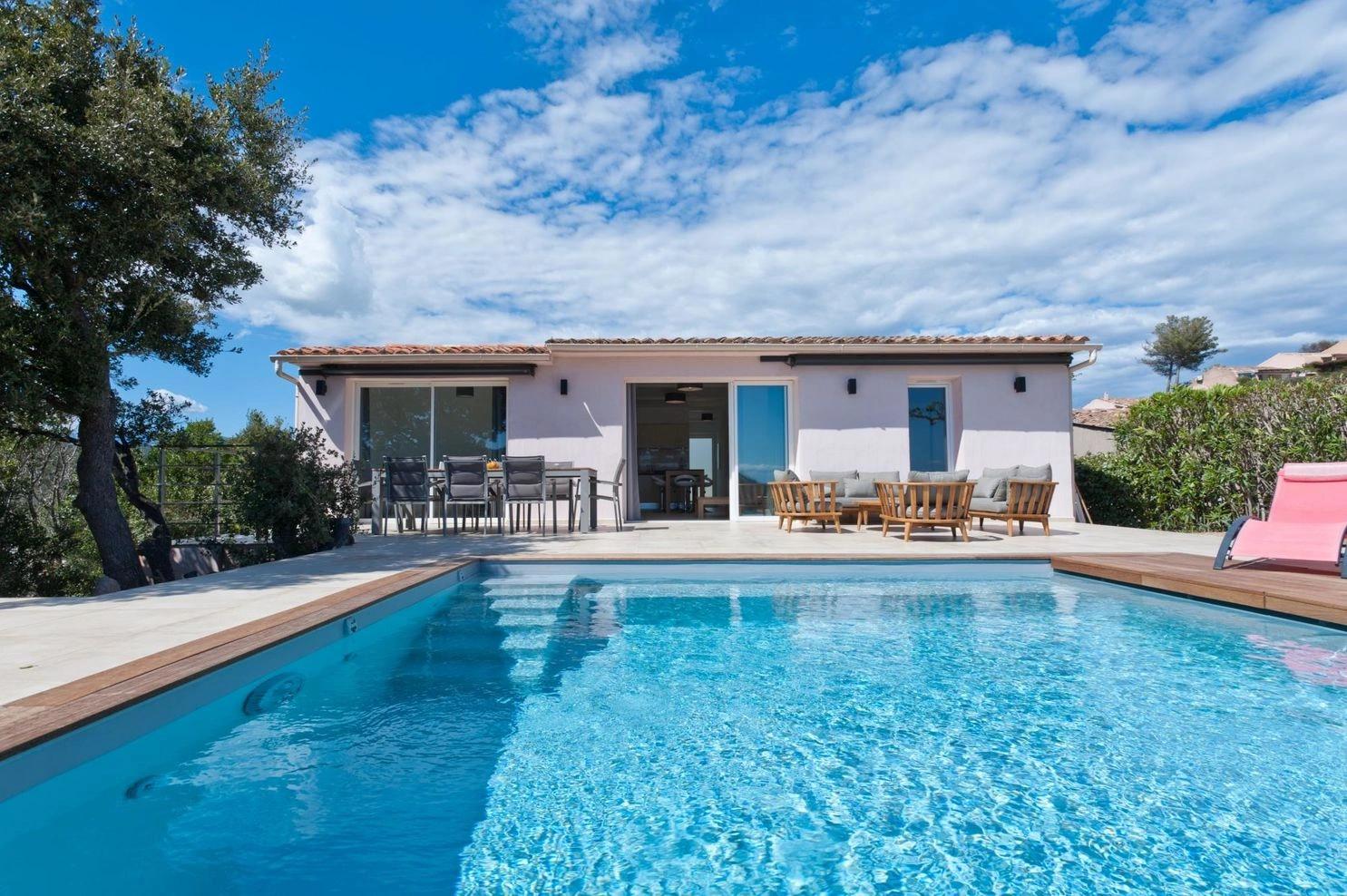 Piscine privée dans nos grandes maisons à louer à Porto-Vecchio