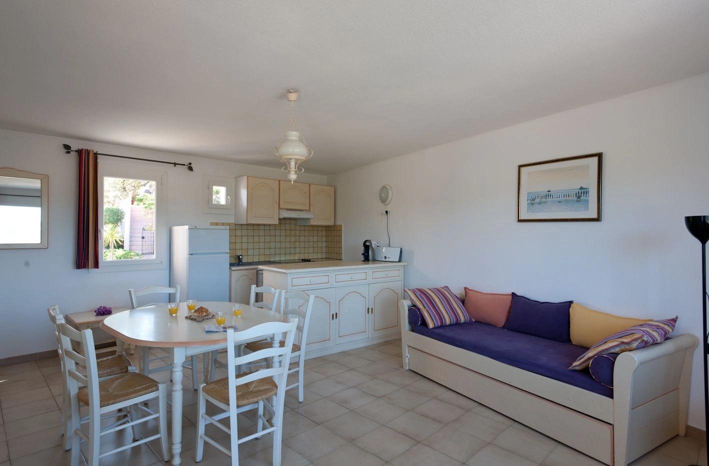 La salle à manger spacieuse de notre appartement à louer à Santa Giulia