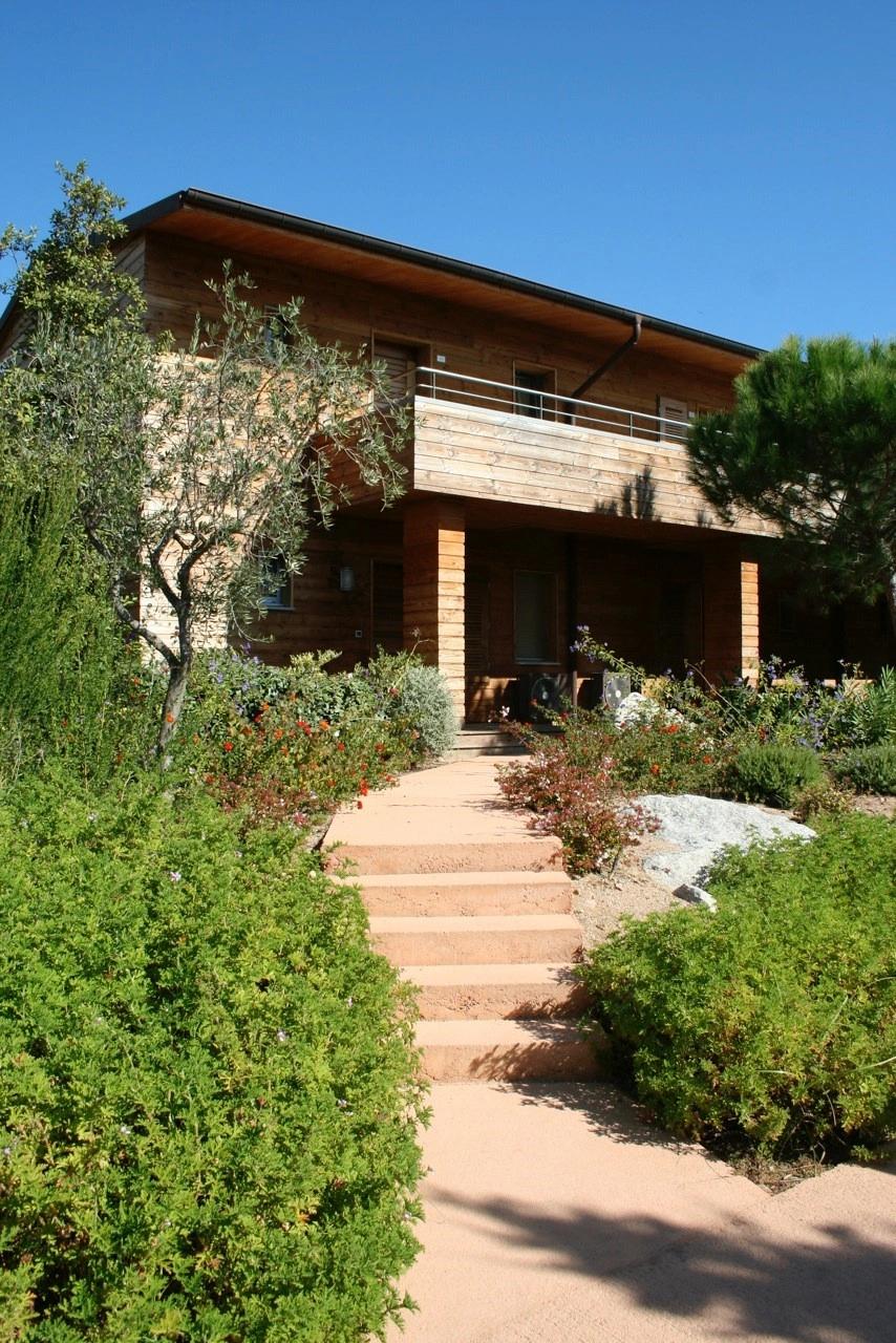 Piscine chauffée dans votre location de vacances à Santa Giulia